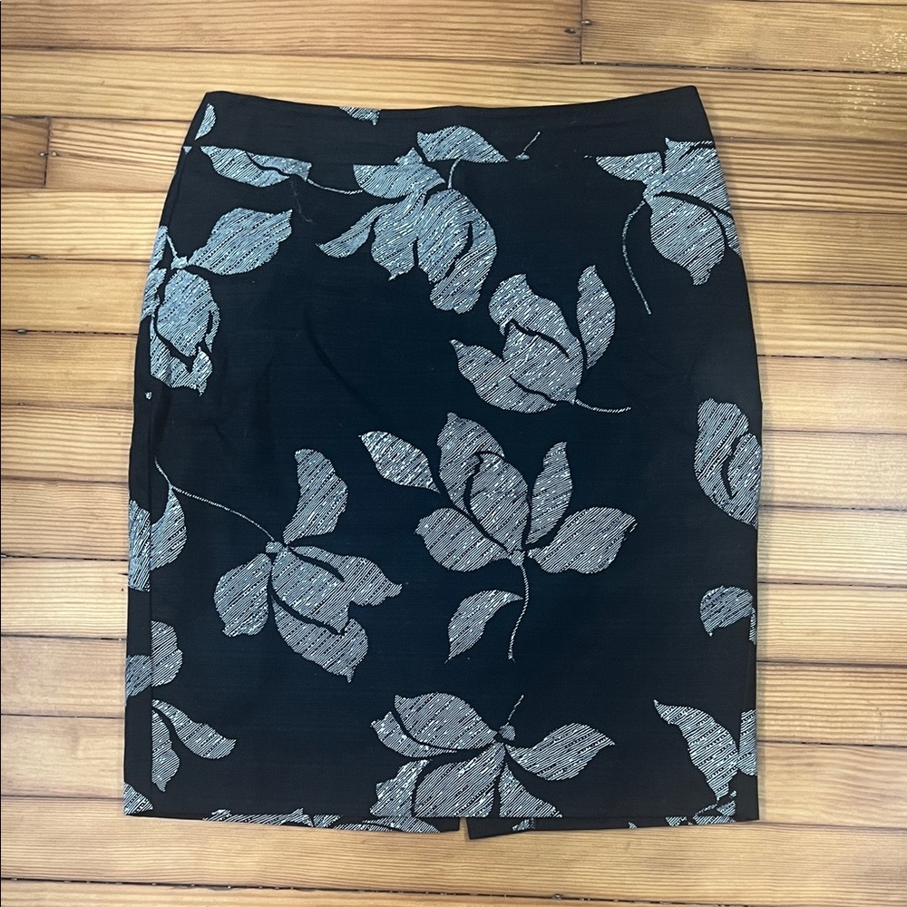 Ann Taylor Factory Black and White Leaf Pencil Skirt